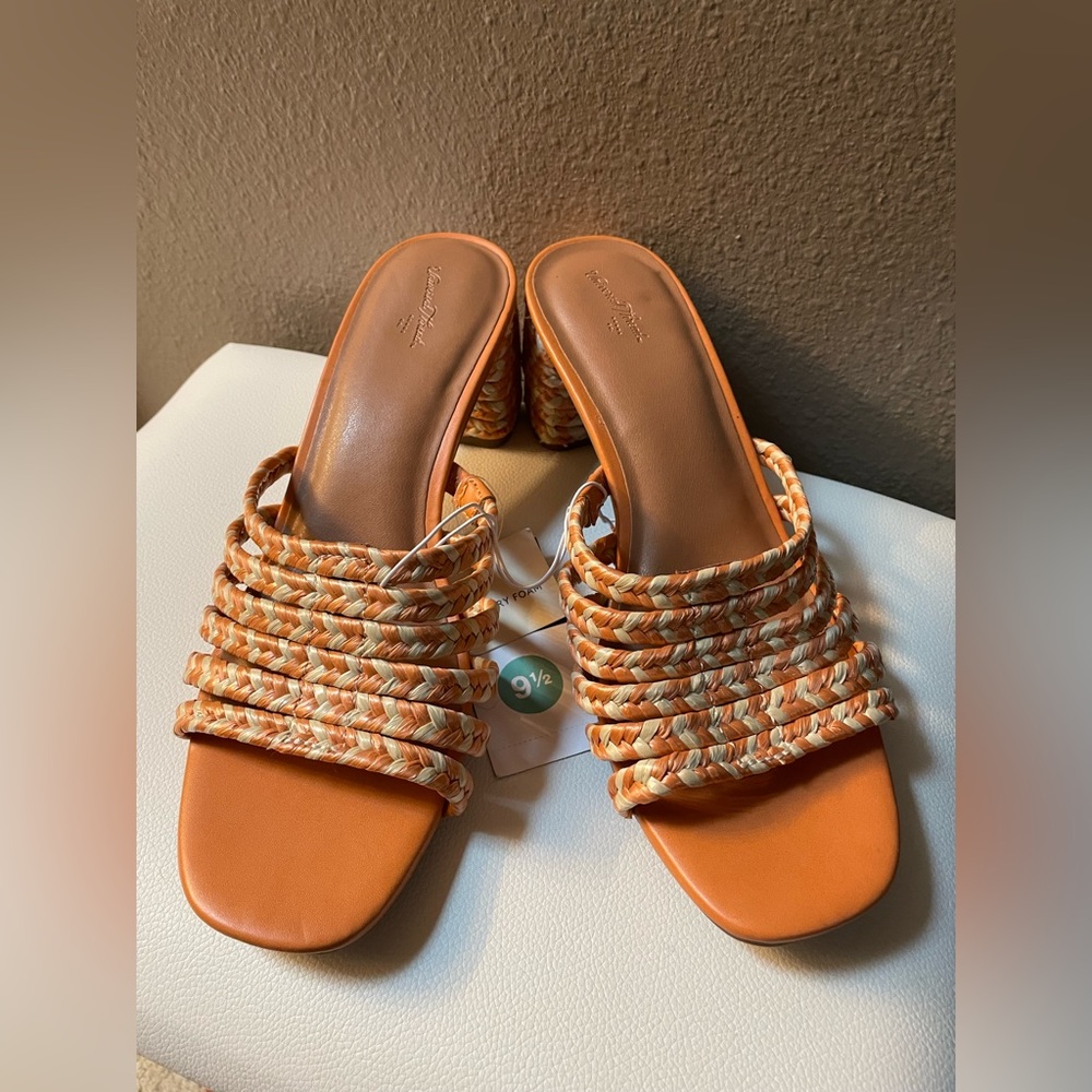NWT Universal Thread Rachel Sandal